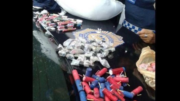 Captan a joven que fingía embarazo para introducir cohetones al estadio - azteca-embarazo-cohetones-4