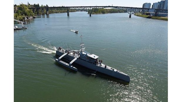 Presentan barco militar que navega por sí mismo y sin tripulación - barco-internet-3
