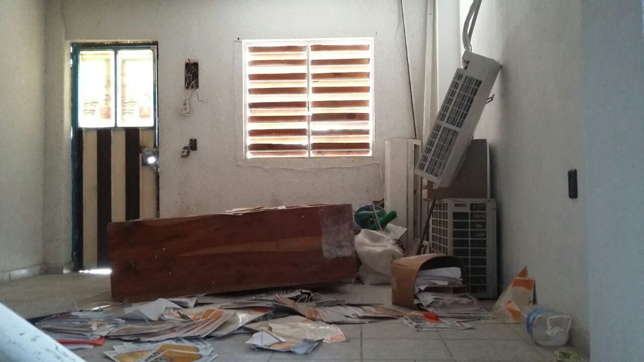 CETEG vandaliza oficinas de la SEG en Acapulco