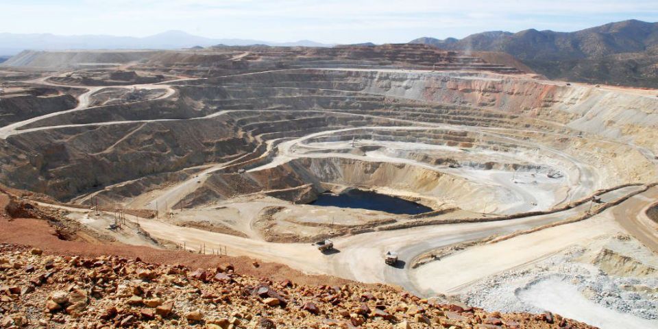 Mueren tres hombres en mina de Grupo México