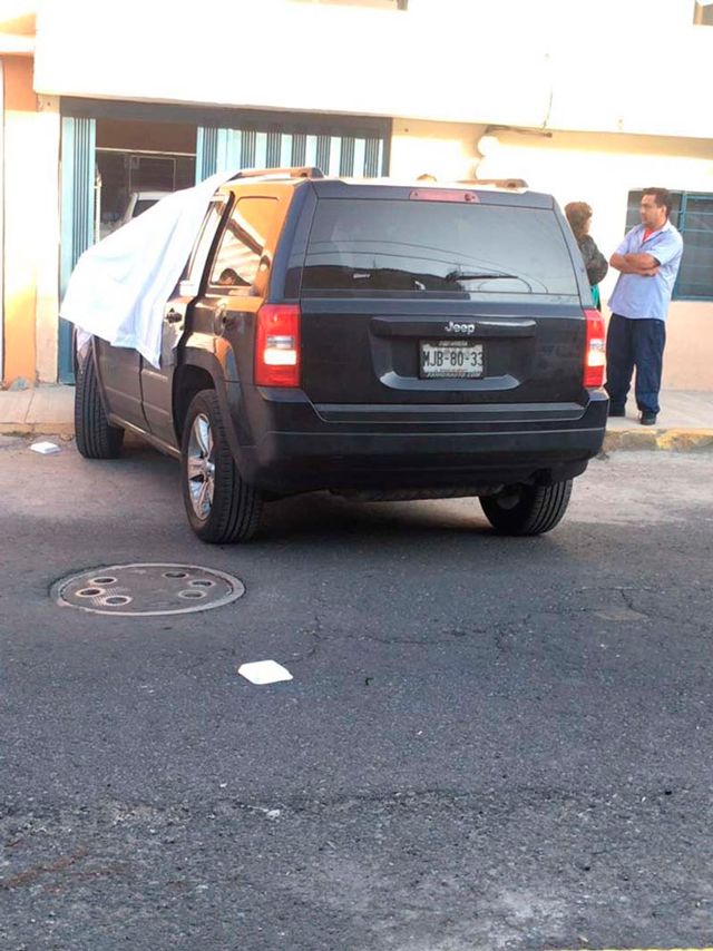 Asesinan a funcionaria de Neza - camioneta-neza