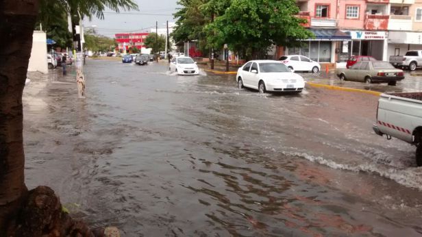 Fuerte tormenta azotó a Cancún - cancún-noticaribe-