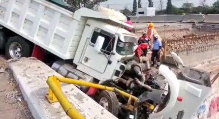 Un muerto por carambola en la Autopista México-Querétaro Un muerto por carambola en la Autopista México-Querétaro