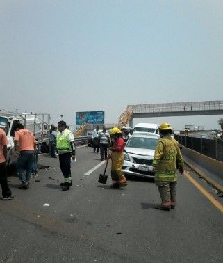 Chocan al menos 11 vehículos en la Autopista del Sol - carambola-cuernavaca-autopista-sol-ZonaCNoticias