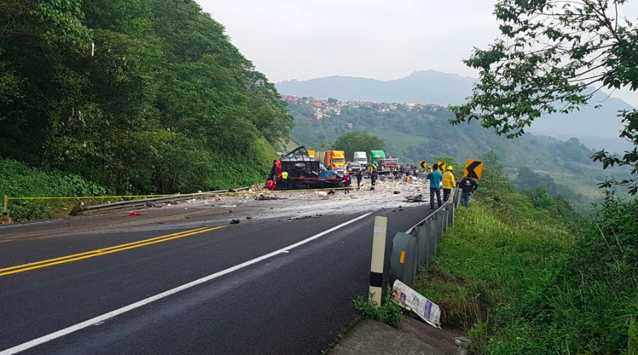 Carambola en Autopista México-Tuxpan deja cuatro muertos y tres heridos - carretera-2