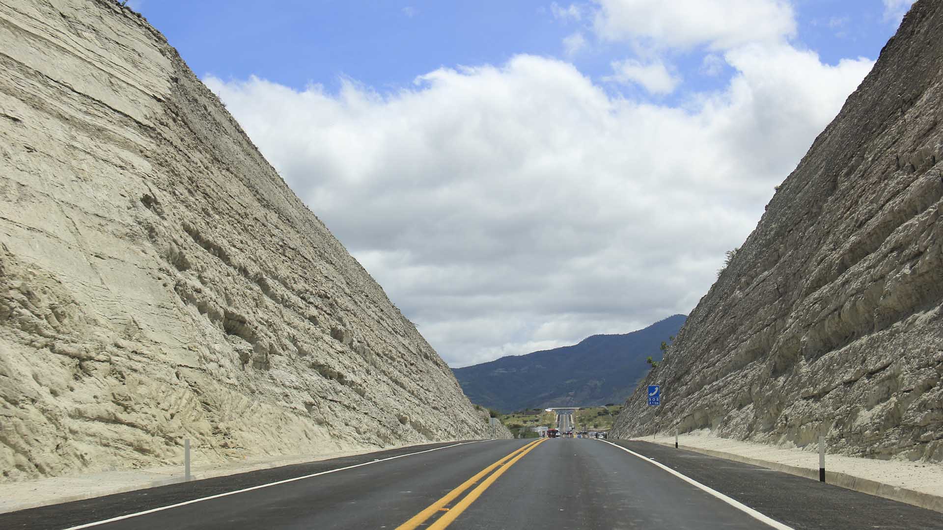 Derrumbe en carretera en San Pedro Totolapan - carretera-Old-NviNoticias-