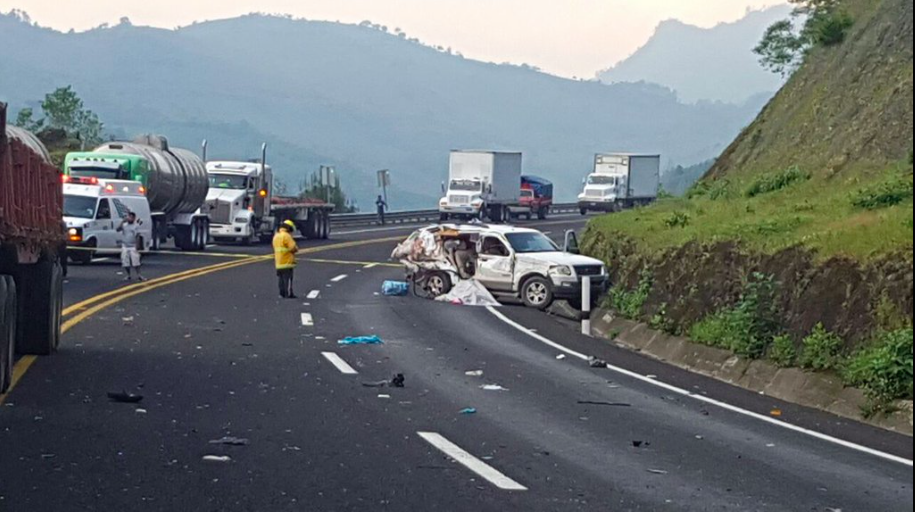 Carambola en Autopista México-Tuxpan deja cuatro muertos y tres heridos - carretera