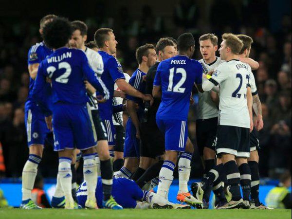 Multan a Chelsea y Tottenham por riña entre jugadores - chelsea-tottenham