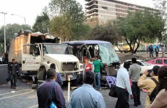 Al menos 15 heridos por choque de transporte público - choque-camion-quadratin
