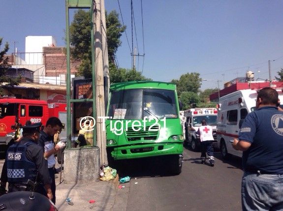 Tres heridos por choque de camión al sur de la Ciudad de México - choque-eje-6-sur-isabel-huatoo