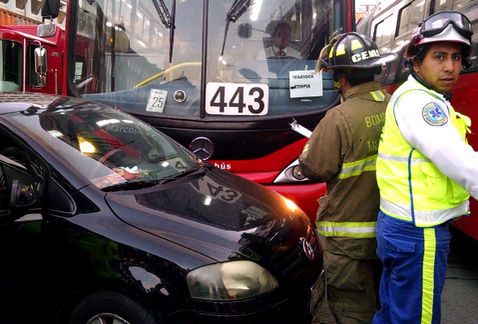 Choque de Metrobús deja un herido en el Centro - choque-metrobus-2