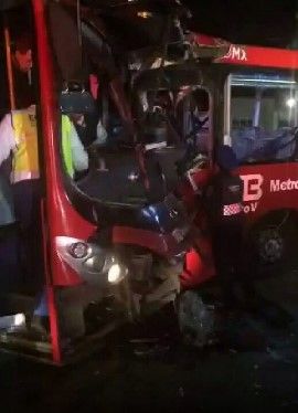 Choque de Metrobús deja 25 heridos - choque-metrobus-29may-chilangoreport