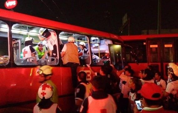 Choque de Metrobús deja 25 heridos - choque-metrobus-29may-siete24noticias