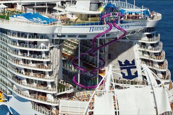 Zarpa de Francia el crucero más grande del mundo - crucero-3