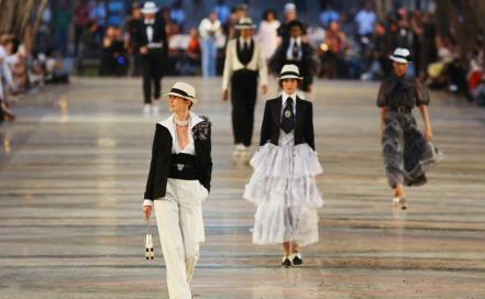 Nieto de Fidel Castro participa en pasarela de Chanel - cuba_chanel_2