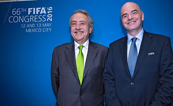 'México podría organizar Mundial de 2026': Infantino - decio-de-maria-gianni-infantino