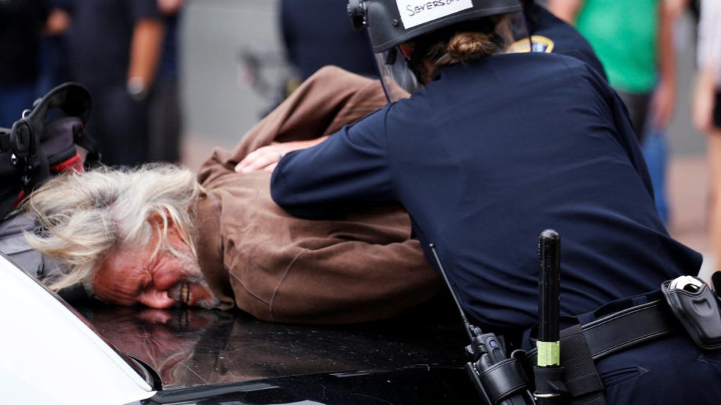 Al menos 10 detenidos tras enfrentamientos por visita de Trump a San Diego - descarga-2-1-1024x576