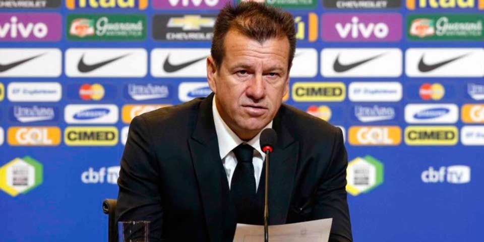 Dunga deja de ser técnico de Brasil