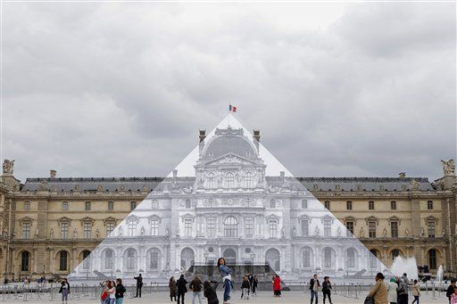Artista desaparece la pirámide del Museo de Louvre - e34f548873cfee1a990f6a706700f5c3