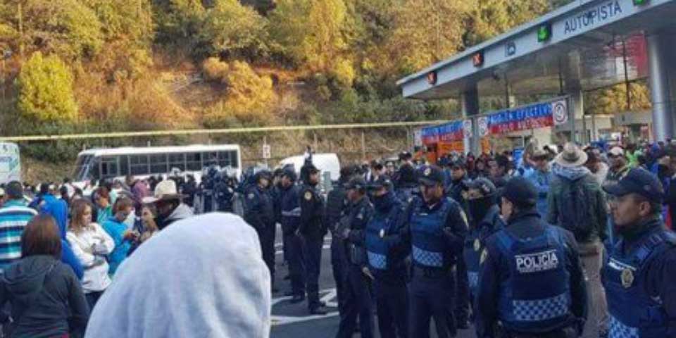 Se enfrentan CNTE y policías en Chiapas