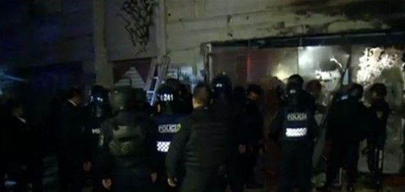 Enfrentamiento por predio en la Juárez deja 42 detenidos - enfrentamiento-juarez-df-5may-Televisa