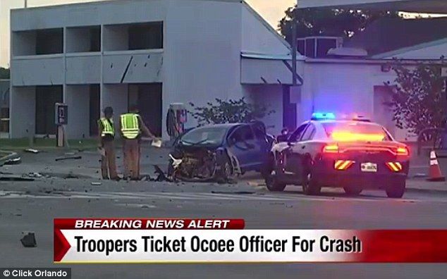 Video: policía choca contra vehículo tras pasarse el alto durante persecución - florida-Click-Orlando