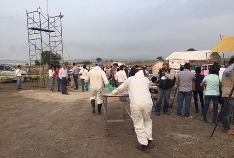 Inicia exhumación en fosa clandestina de Tetelcingo - fosa-tecelcingo-1