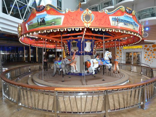 Galería: el interior del crucero más grande del mundo - harmony-10