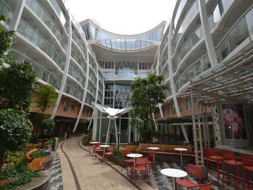 Galería: el interior del crucero más grande del mundo - harmony-7