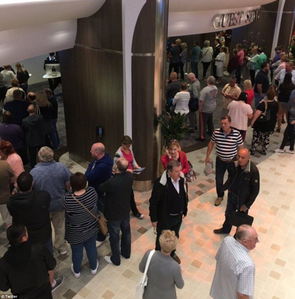 Pasajeros se quejan tras primer viaje del crucero más grande del mundo - harmony-of-the-seas-6