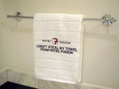 Diez cosas que los huéspedes se llevan de un hotel - hotel-toalla-el-pais