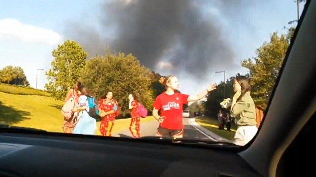 Vehículos se incendian tras choque cerca de parque de diversiones de Disney - incendio-Disney-Internet