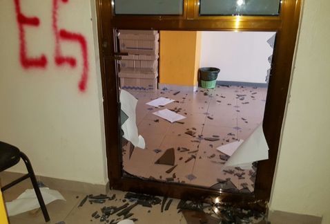 Maestros marchan y vandalizan oficinas de la secretaría de educación estatal - integrantes-CETEG-casuaron-danos-oficinas_MILIMA20160530_0234_11