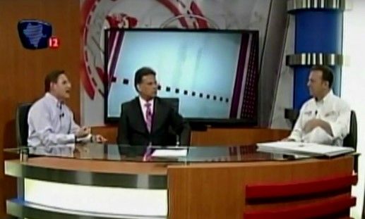 Video: candidato del PRI interrumpe entrevista de rival en Durango