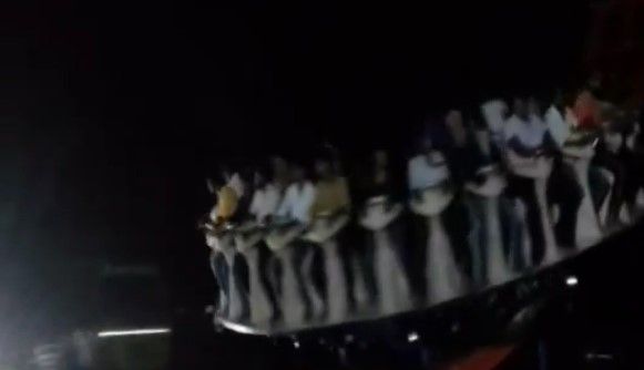 Video: un muerto por descarrilamiento de un juego mecánico