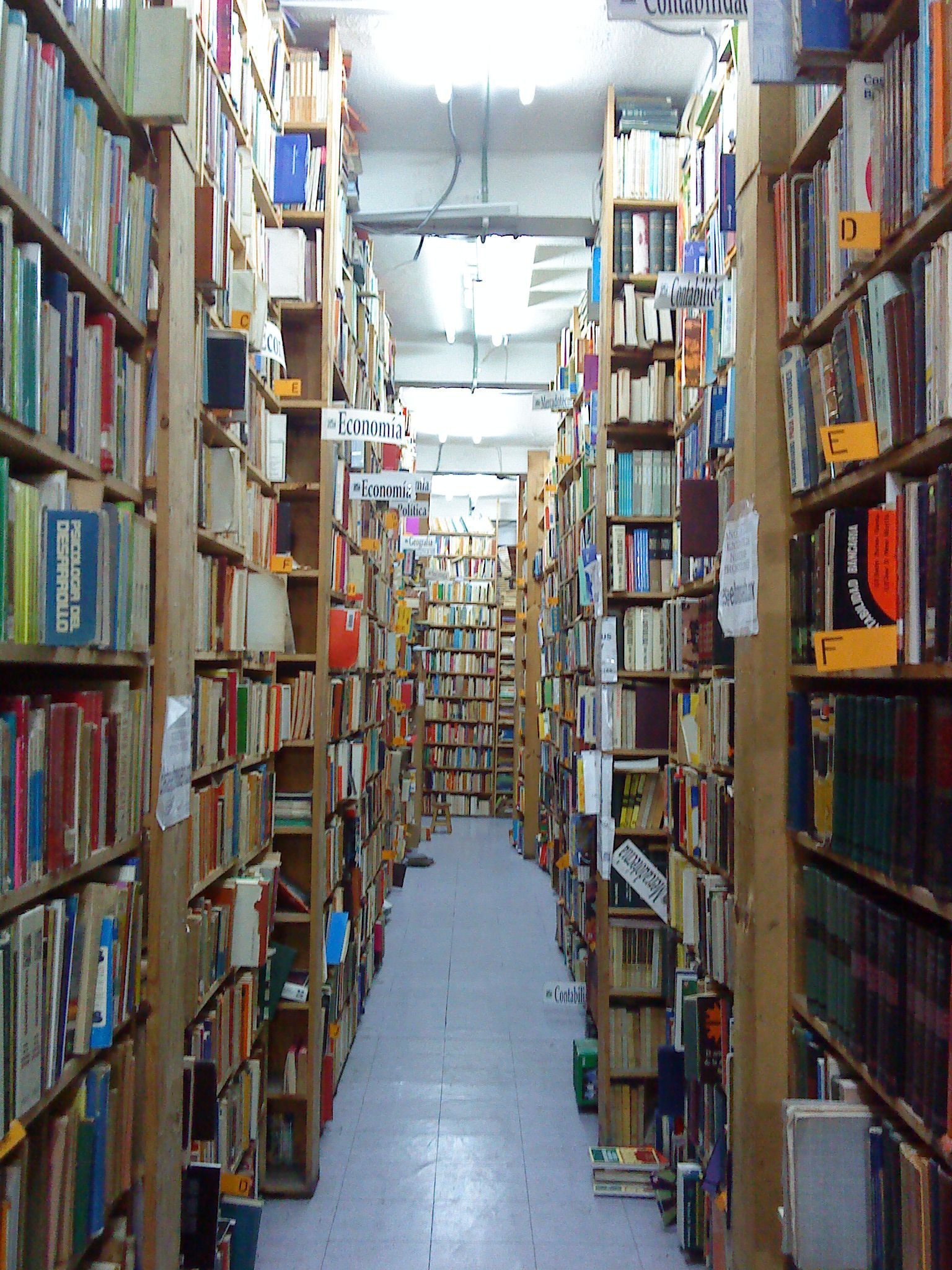 Librerías de viejo: libros desde 10 hasta 200 mil pesos - libros-de-viejo-Gobernación-