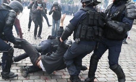 Manifestantes se enfrentaron contra policías en Francia por reforma laboral - manifestacion-paris2