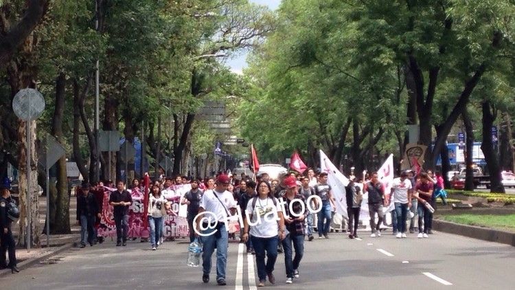Marchan estudiantes del IPN hacia Los Pinos - marcha-IPN-los-pinos-huatoo