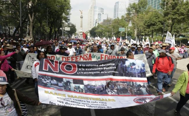 Mítines en el Zócalo por el Día del Trabajo - marcha-angel-1-universal