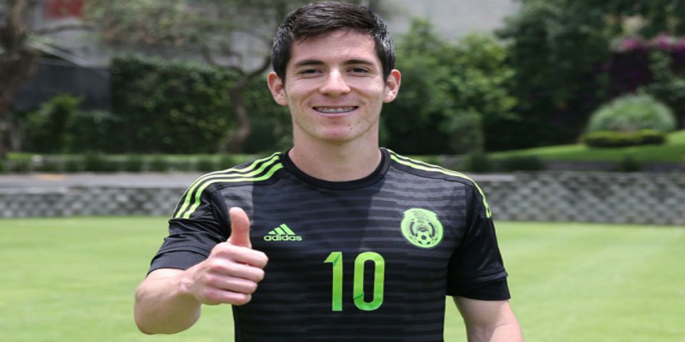 Chivas oficializa la contratación de Marco Bueno Chivas oficializa la contratación de Marco Bueno