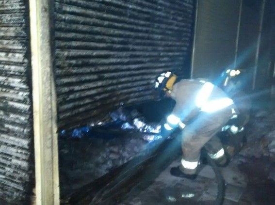 Tráiler atropella y mata a motociclista en Eje Central - mercado-lagunilla-El-Pollo-CDMX