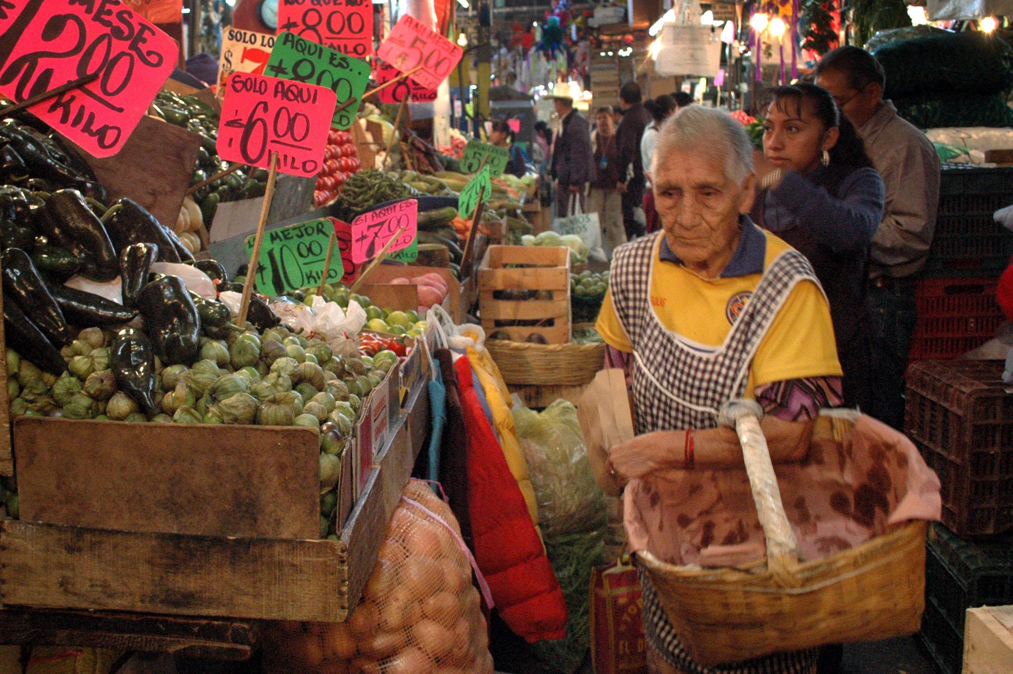 Inflación disminuye 0.48 por ciento en primera quincena de mayo - mercado