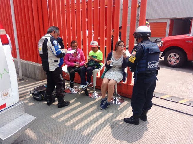 Microbús se estrella contra poste tras quedarse sin frenos - micro-choque-3