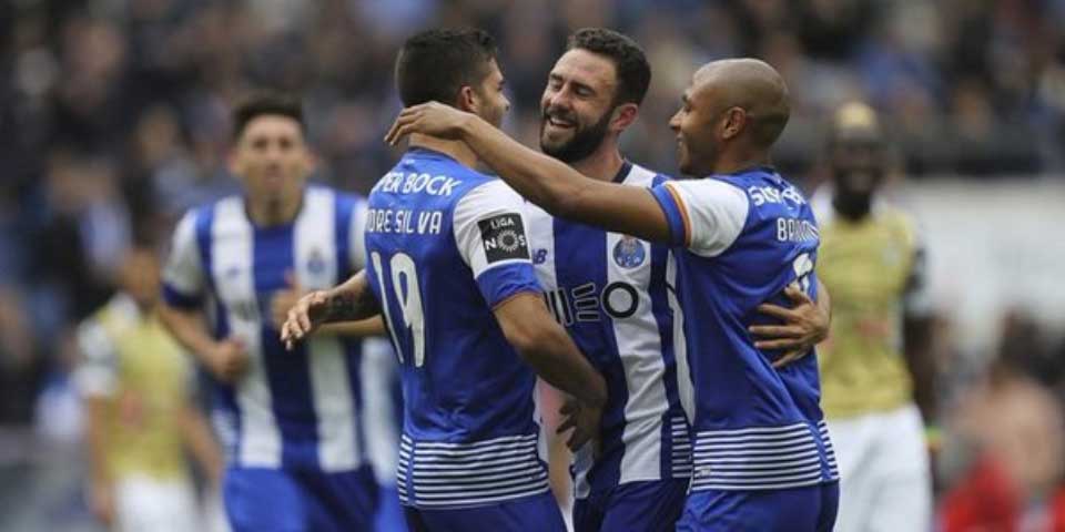 Layún anota en goleada del Porto