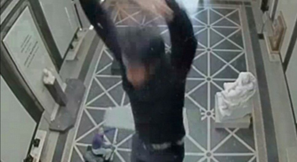 Video: trabajador cae 7 metros en el Museo de Rodin en EE.UU. Video: trabajador cae 7 metros en el Museo de Rodin en EE.UU.