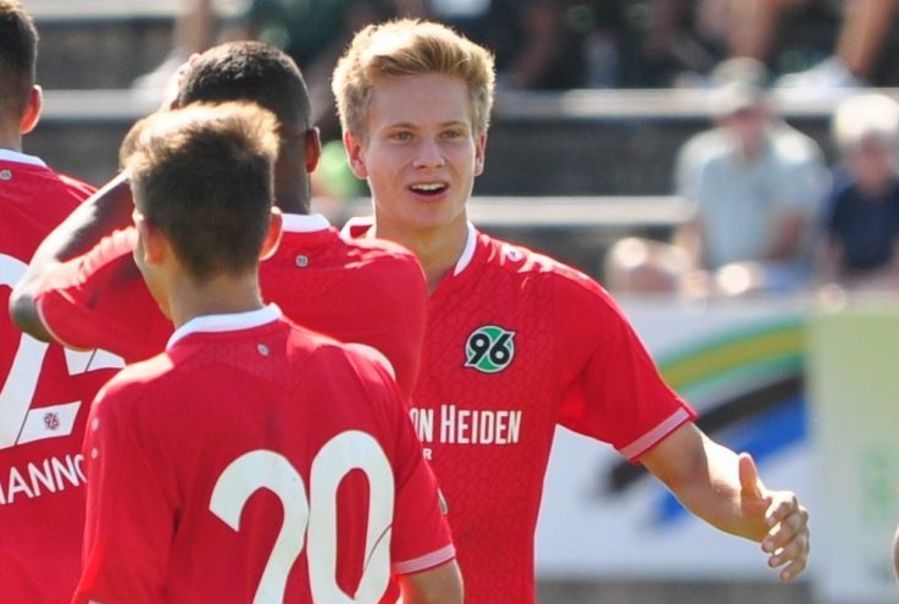 Muere en accidente promesa del futbol alemán - niklas-feierabend-traf-gegen-st-pauli-doppelt