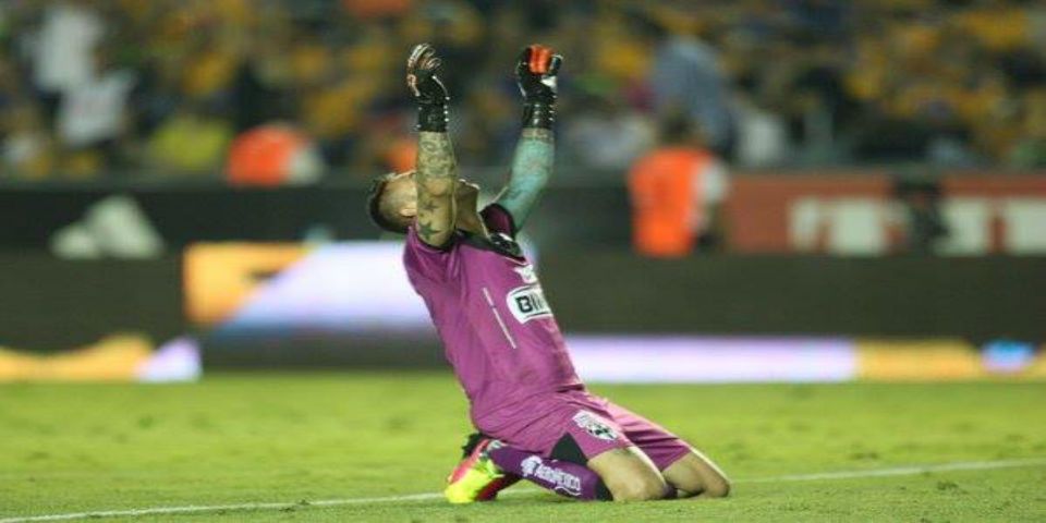 Rayados dejan a Tigres al borde del abismo