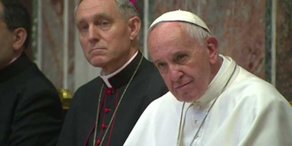 Lamenta el papa Francisco ‘intereses egoístas’ y ‘colocación de vallas’ en Europa