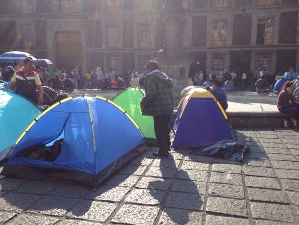 Trasladan plantón de la CNTE a la Plaza Santo Domingo - planton-CNTE-santo-domingo3