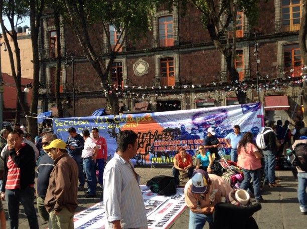 Trasladan plantón de la CNTE a la Plaza Santo Domingo